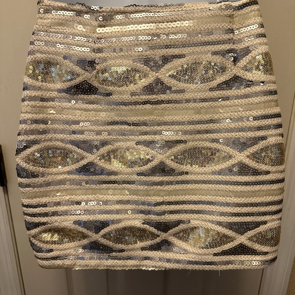 Sequined silver and gold Tobi mini skirt. - Picture 4 of 4